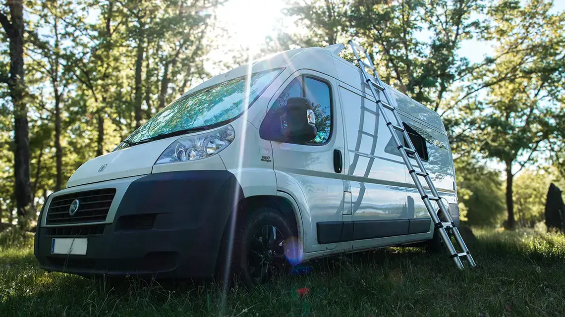 artículos imprescindibles camper escalera telescopica para van life