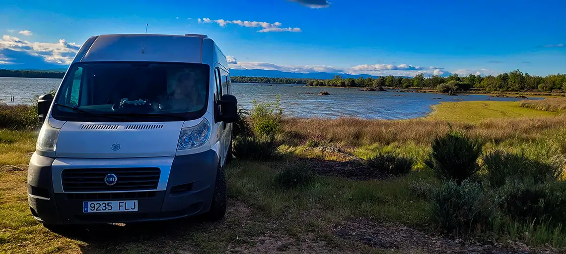 como trabajar en camper y organizarse Viajar en furgoneta sin problemas dia un despues del caos destino camper vanlife