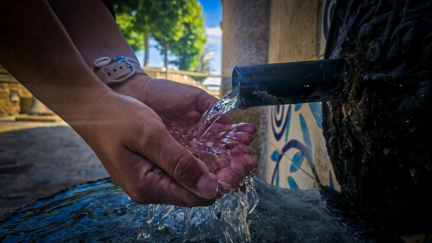 Escapar del calor en camper agreda fuente de los huevos podridos
