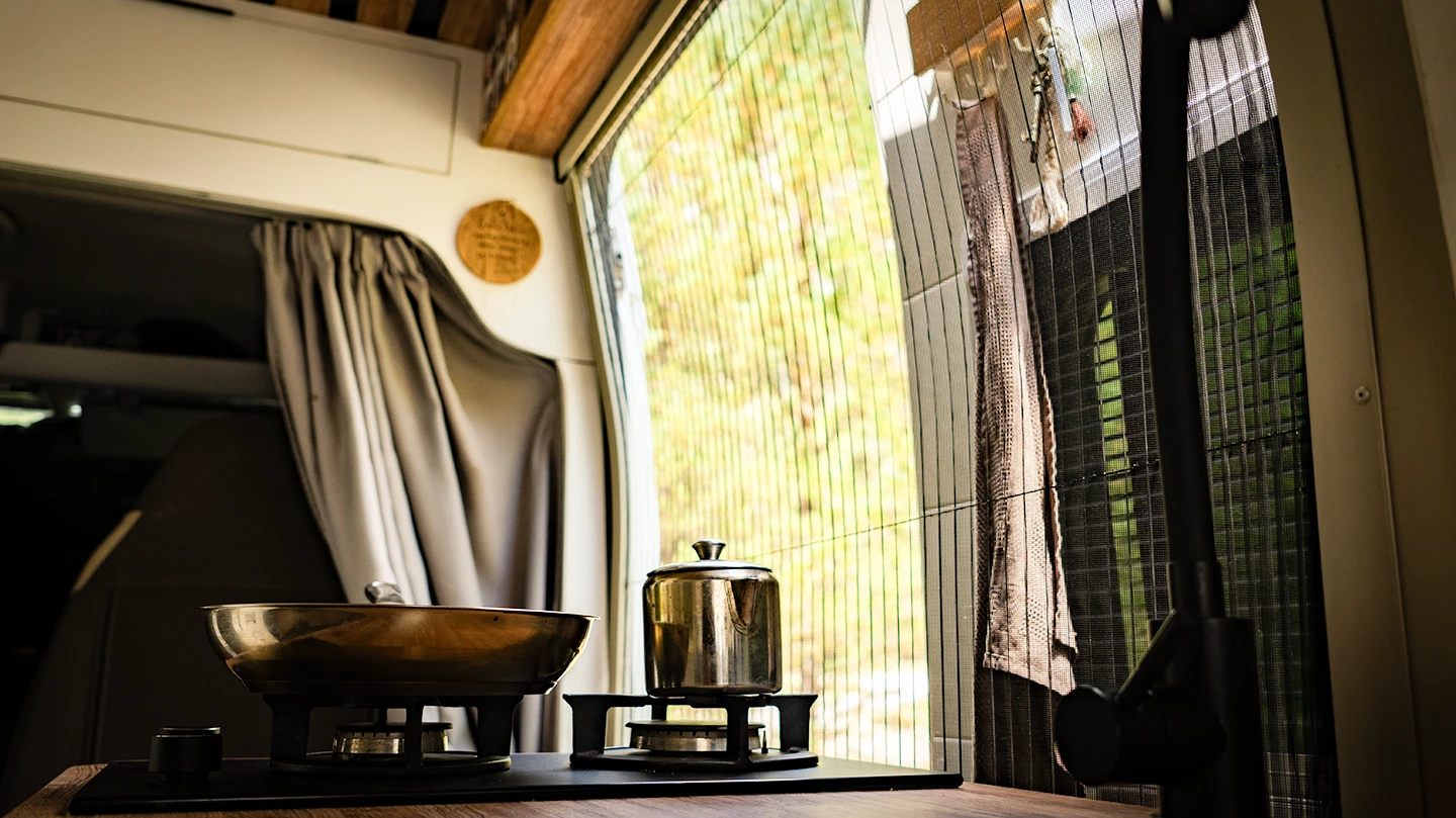 mantener tu furgoneta camper fresca puerta corredera abierta