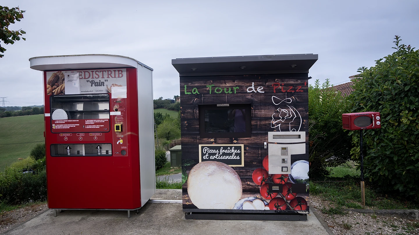 parking gratuito Fabas Ariège con servicios en Francia pizza recien hechas