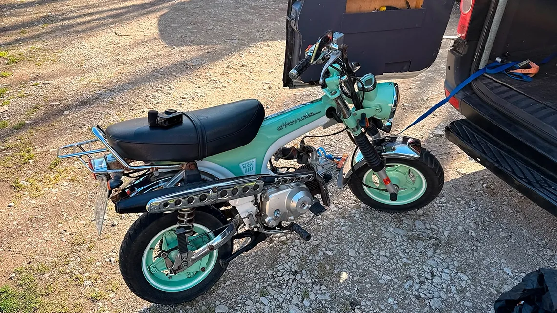 como es viajar en furgoneta camper moto_camper