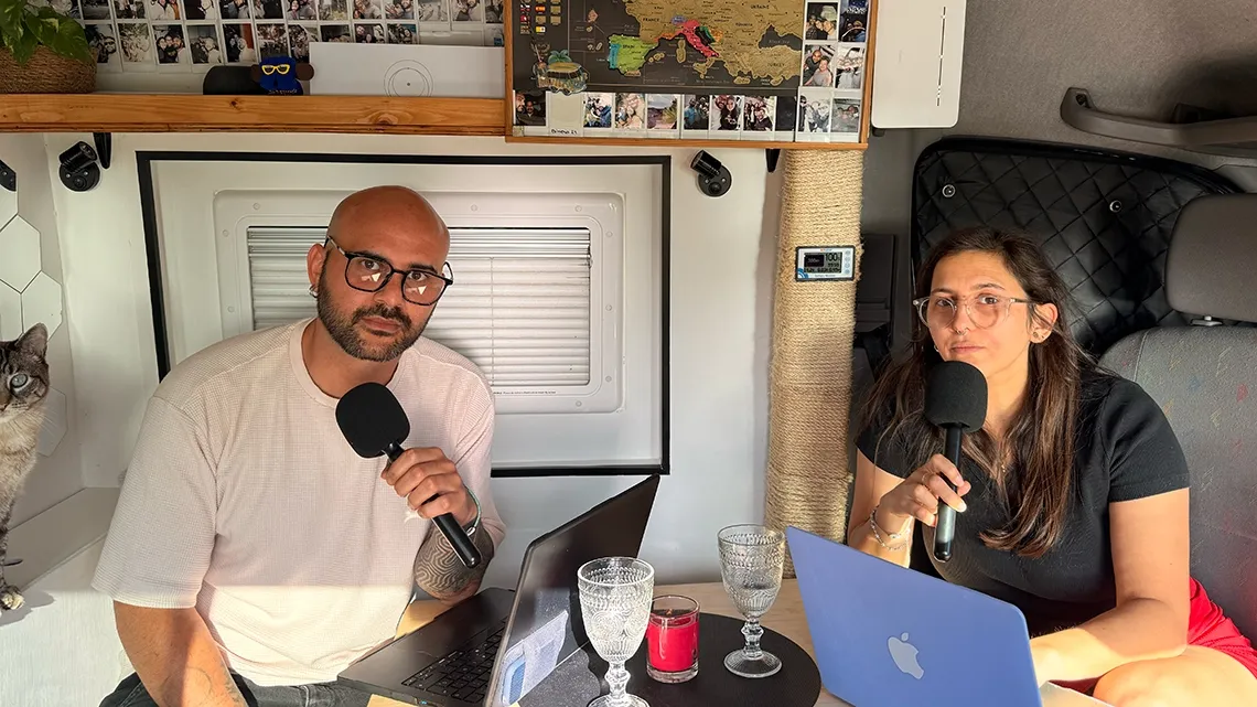 como es vivir en furgoneta camper Setup_grabando_podcast_unavidacamper
