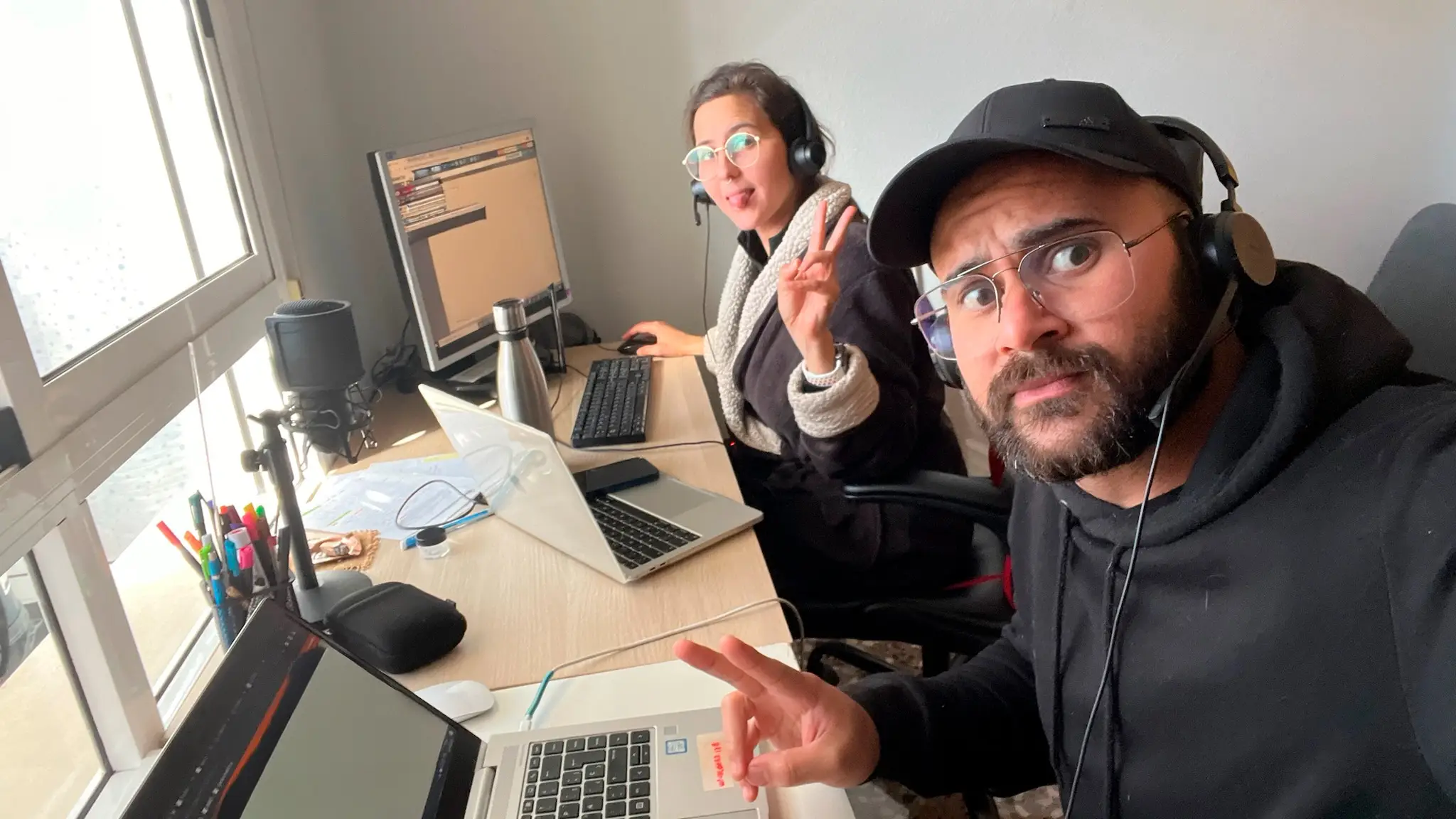 dejar el trabajo para vivir en furgoneta Dejar_el_Call_center_cascos_puestos