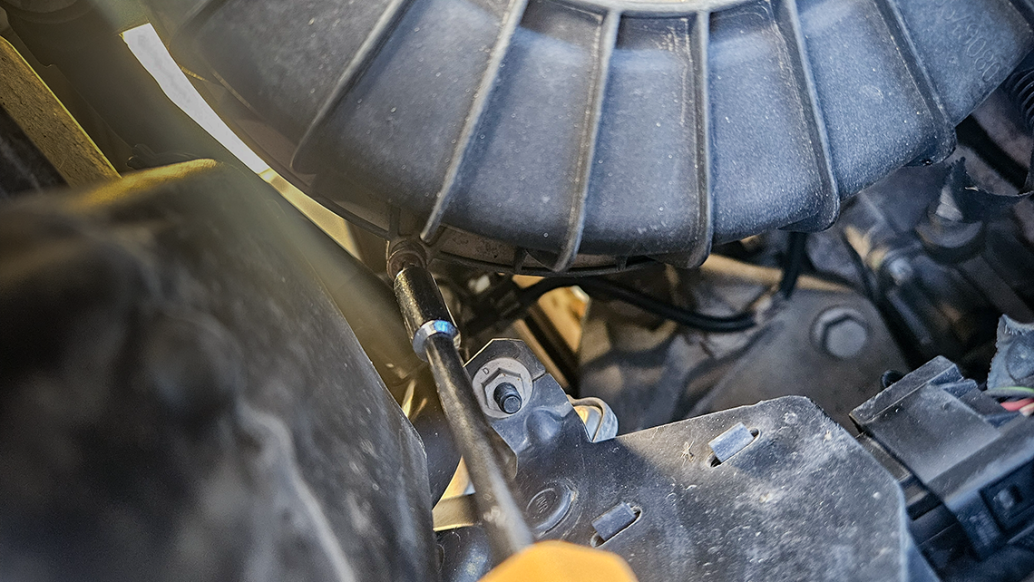 cambiar filtro del aire fiat ducato desatornillar tapa portafiltro