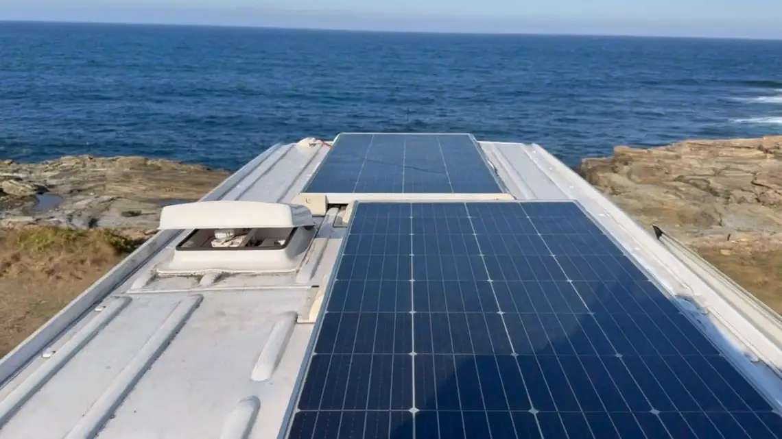 Sistema_electrico_fijo_portatil_paneles_solares 