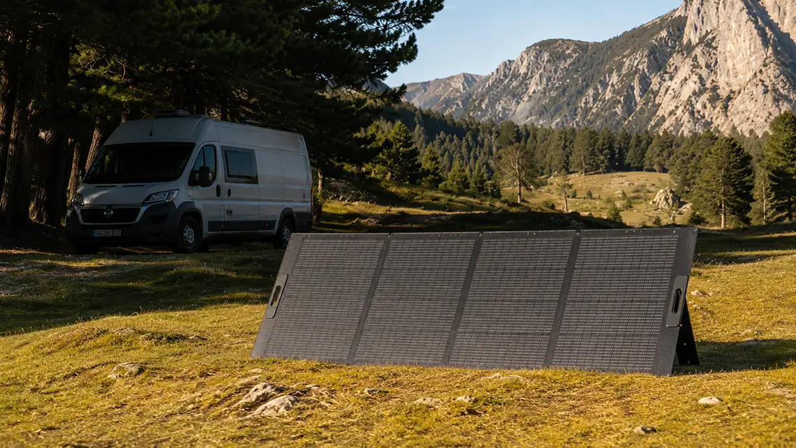 panel solar portátil bluetti dia soleado camper sombra panel solar portatil pv350 al sol