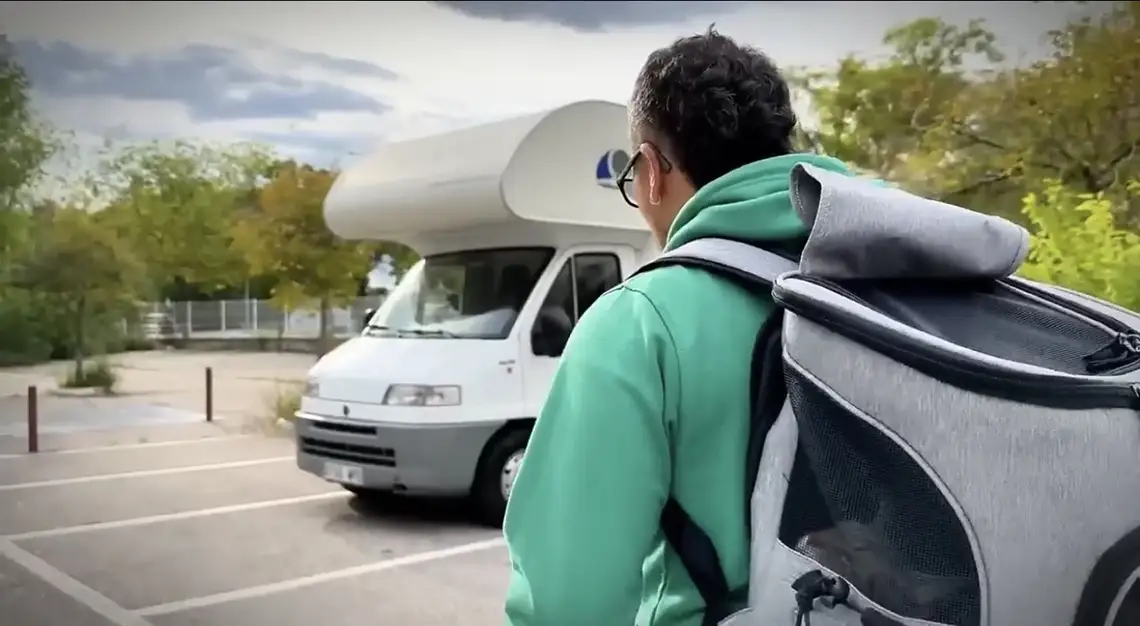 viajar con gatos en autocaravana mochila para gatos