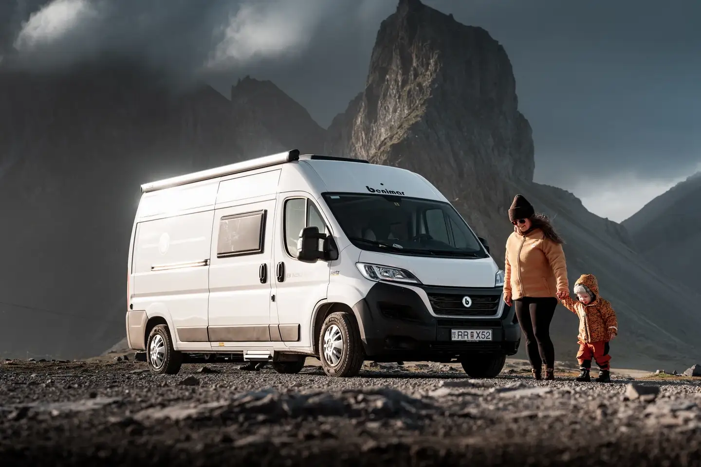 Alquilar camper en Islandia en familia