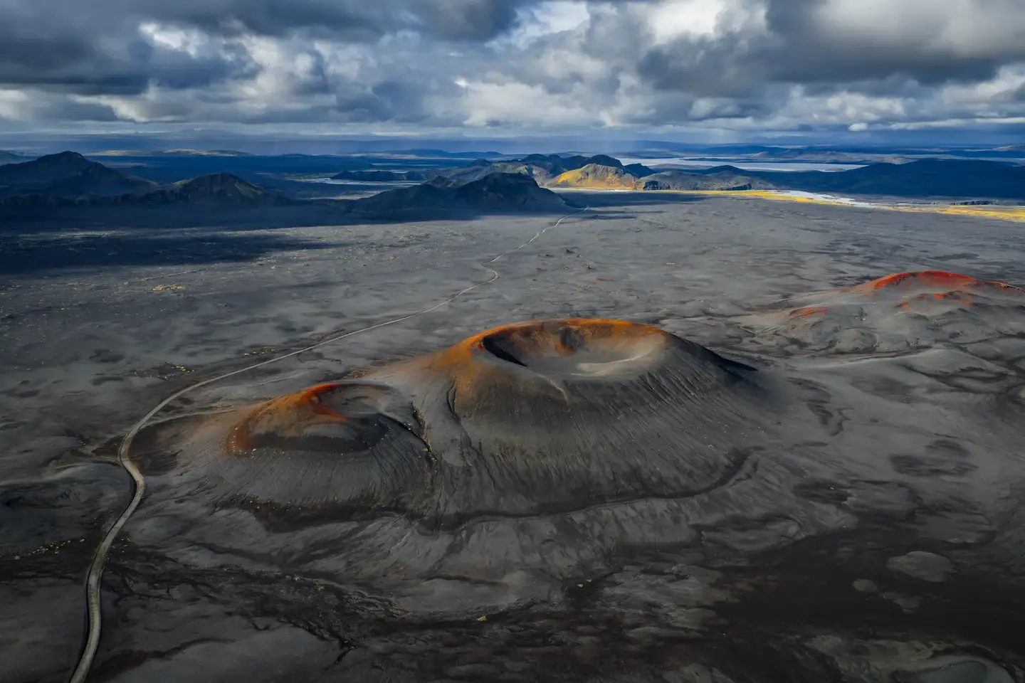 Islandia en autocaravana camper paisajes de otro mundo una autocaravana o una camper Red & Black Craters — Fjallabak